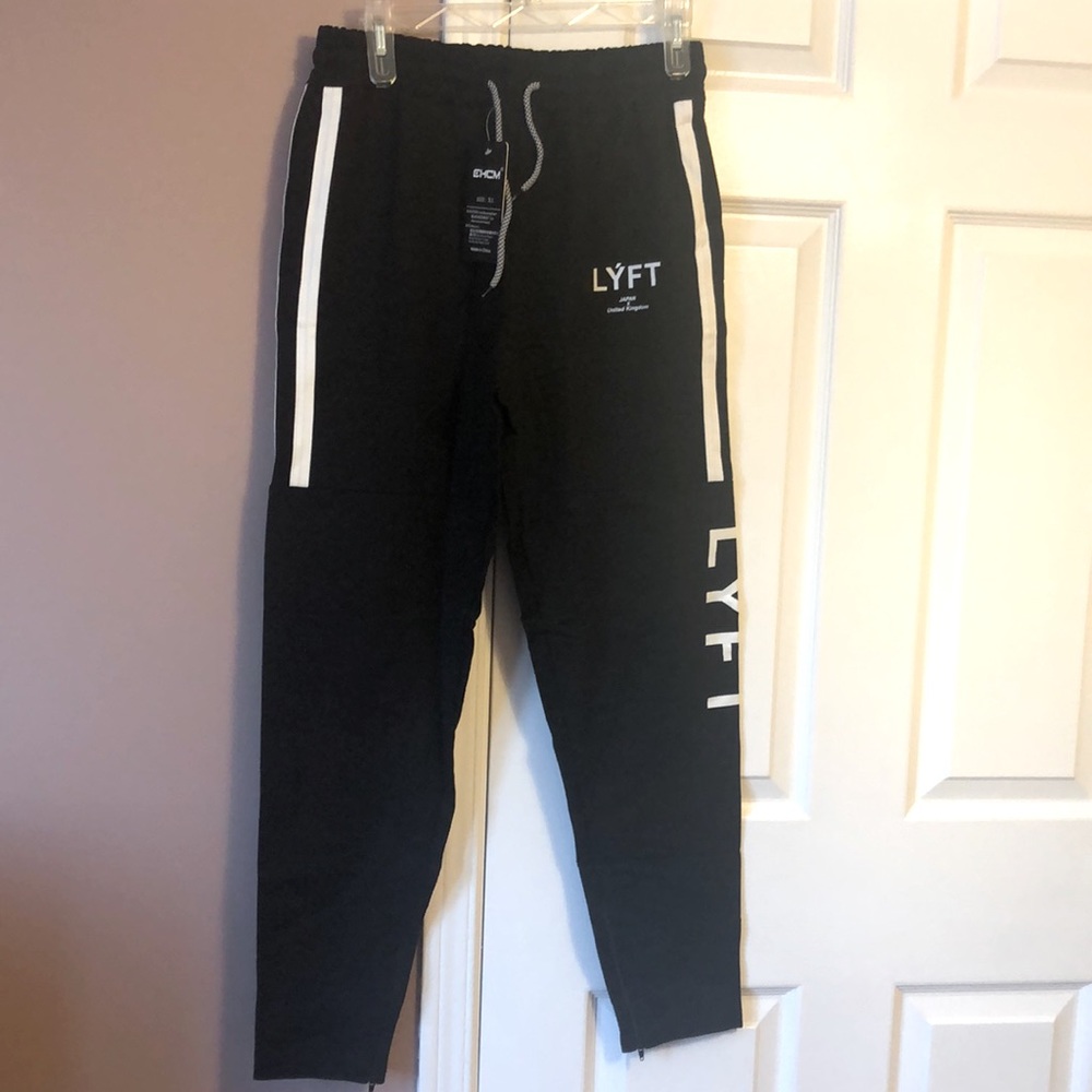 Fitness engineering mens signature joggers in black